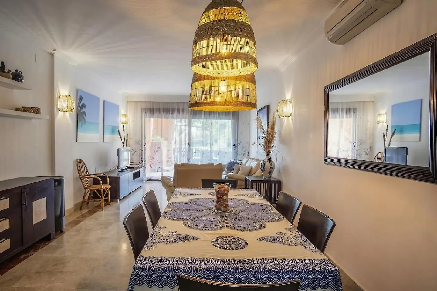 Bougainvillea Retreat, Espacioso Terraza & Parking Estepona