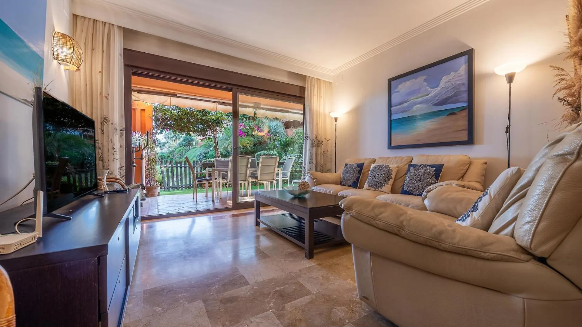 Appartement Bougainvillea Retreat, Espacioso Terraza & Parking Estepona