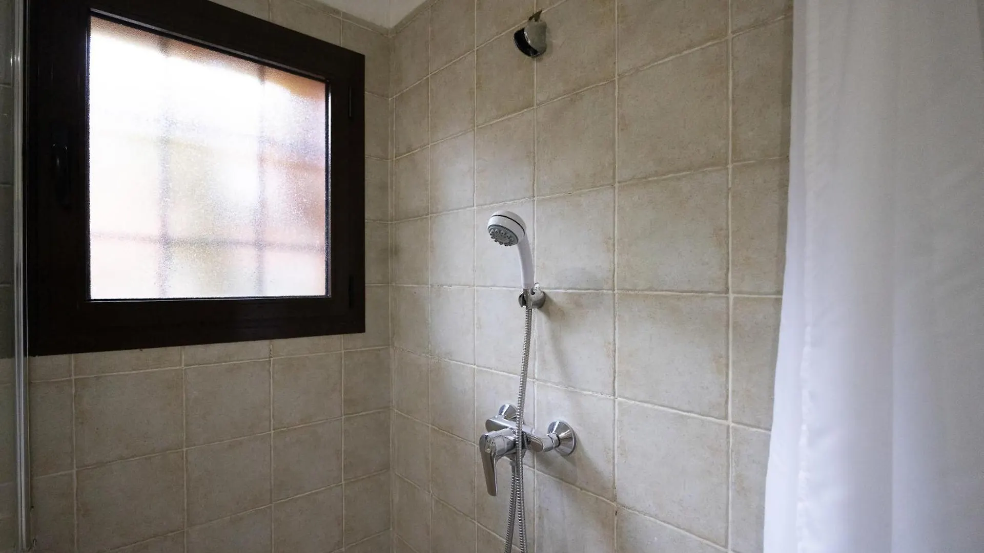 Bougainvillea Retreat, Espacioso Terraza & Parking Estepona Apartament