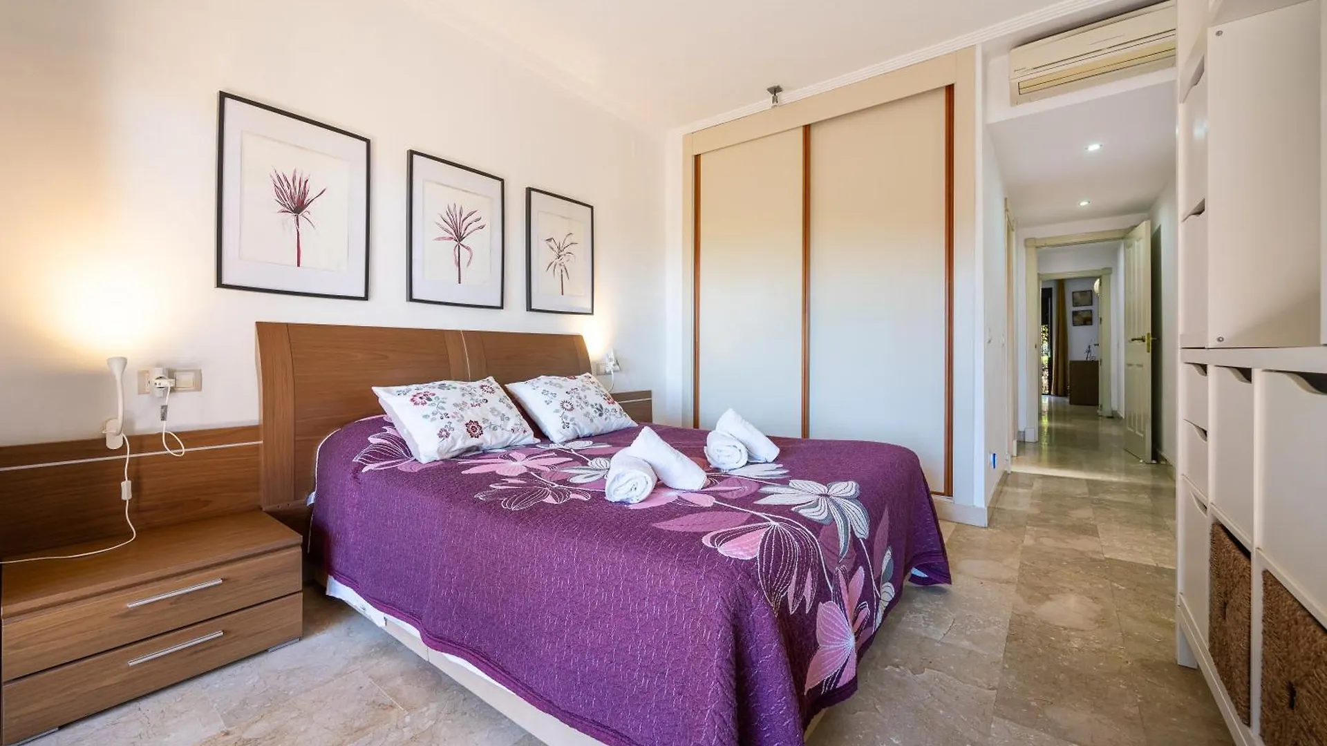 Bougainvillea Retreat, Espacioso Terraza & Parking Estepona 0*,  Spanje
