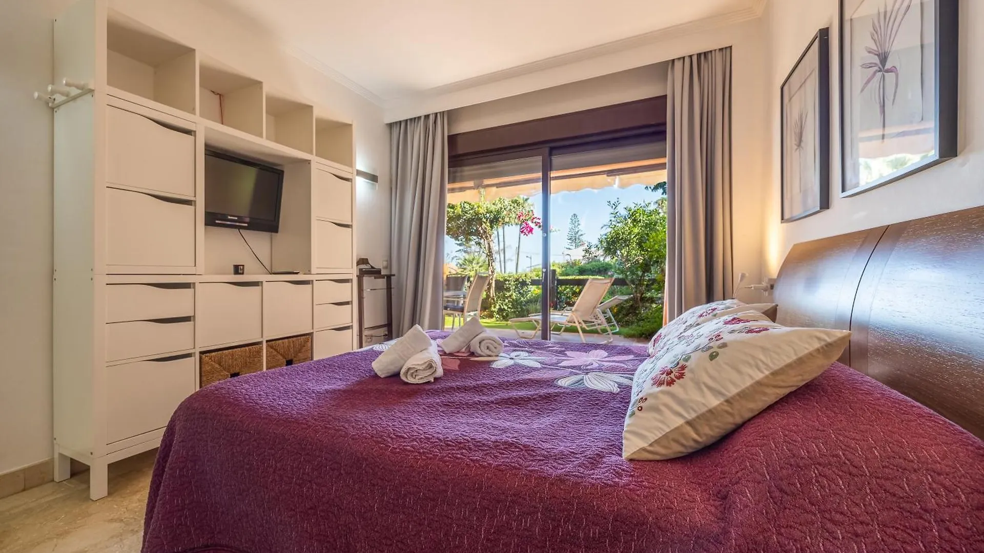 Bougainvillea Retreat, Espacioso Terraza & Parking Estepona