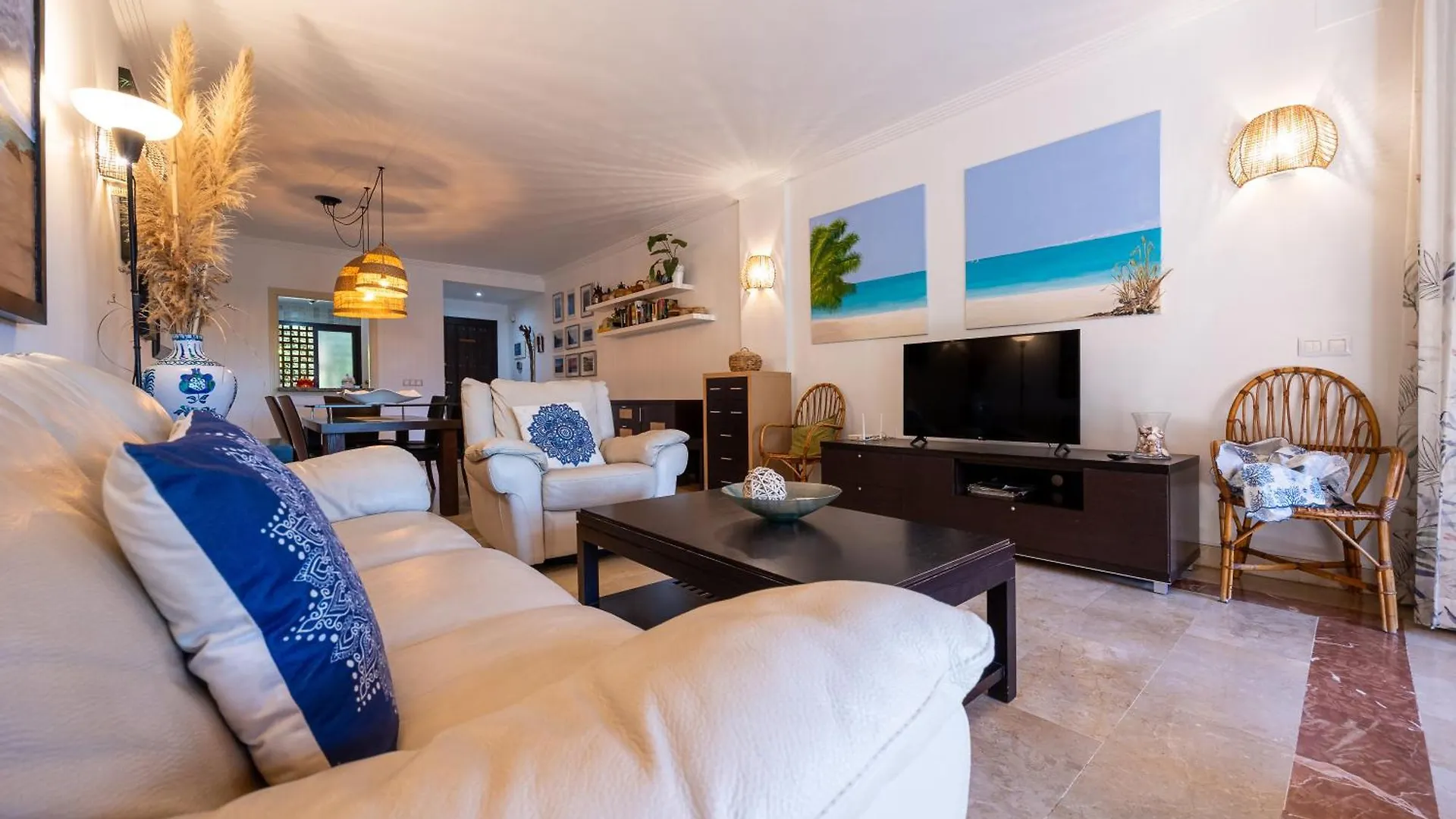 Apartament Bougainvillea Retreat, Espacioso Terraza & Parking Estepona
