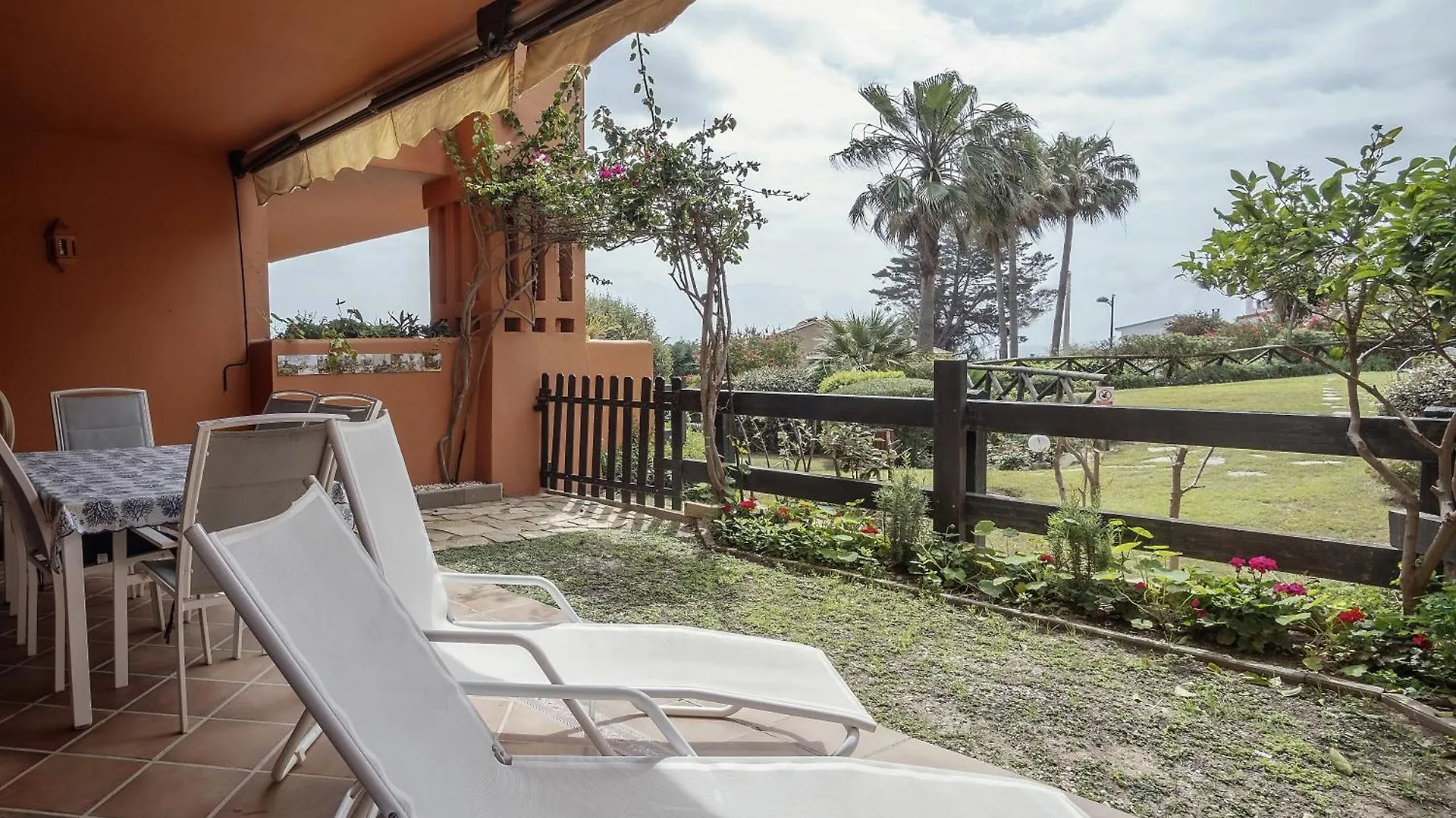 Bougainvillea Bay Estepona & Parking Spain