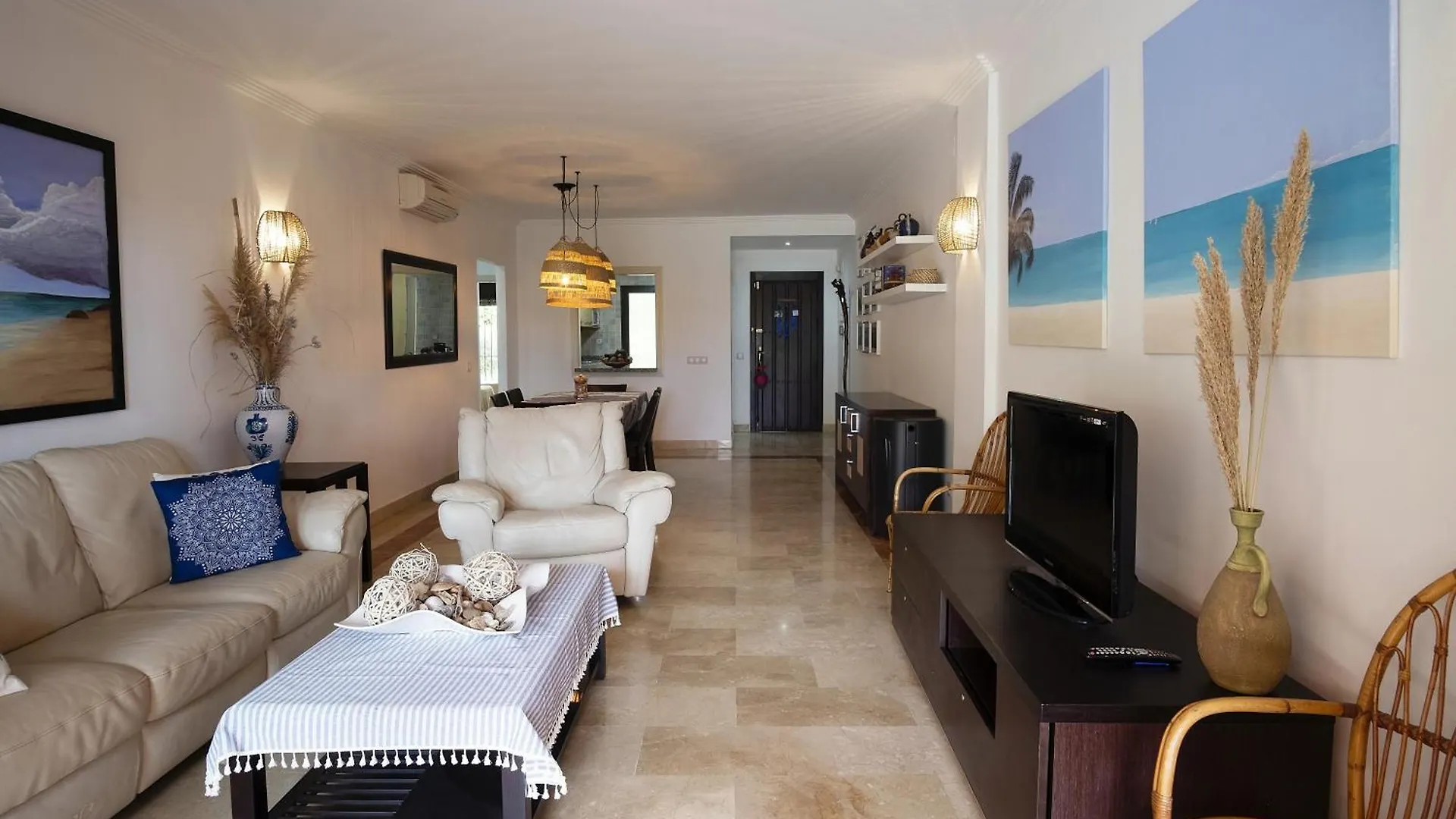 Bougainvillea Bay Estepona & Parking 0*,
