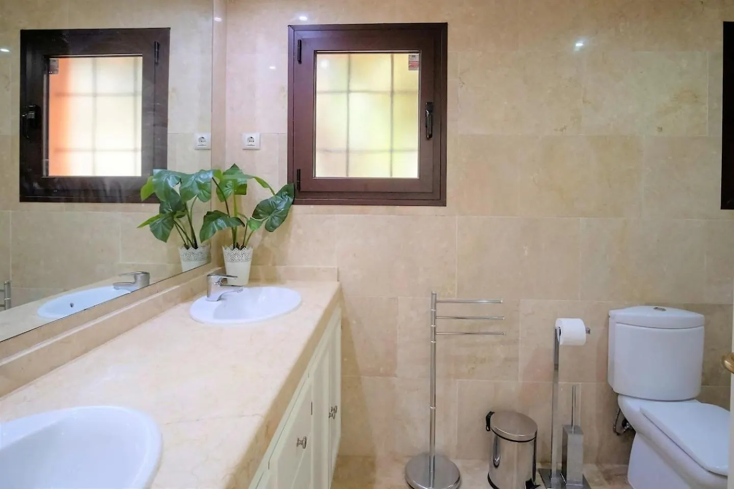 Bougainvillea Bay Estepona & Parking 0*,