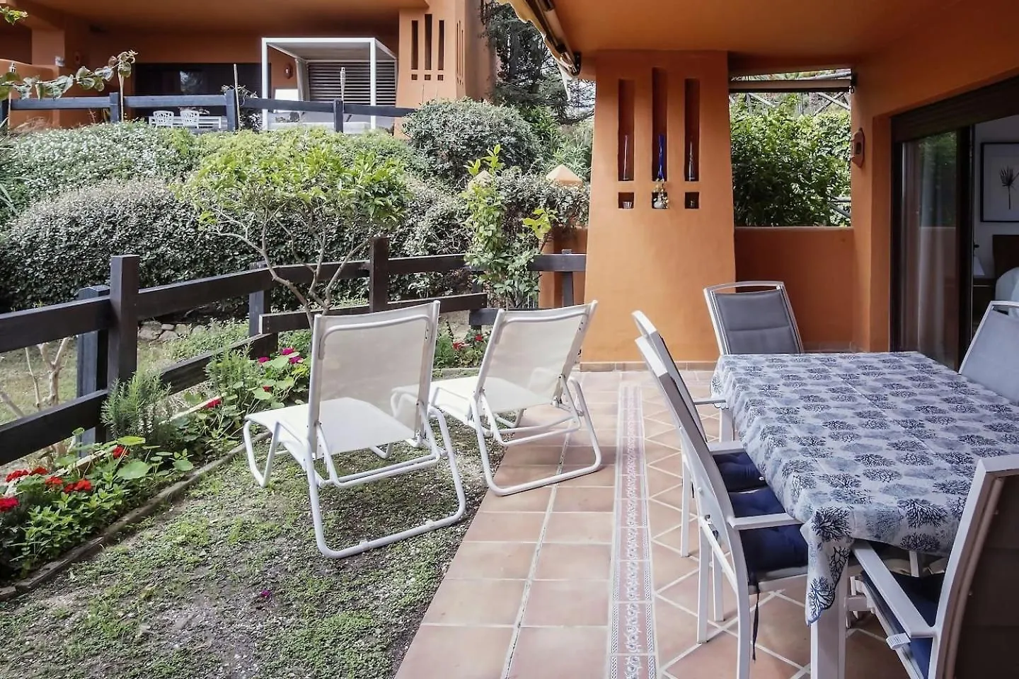 Bougainvillea Bay Estepona & Parking 0*,