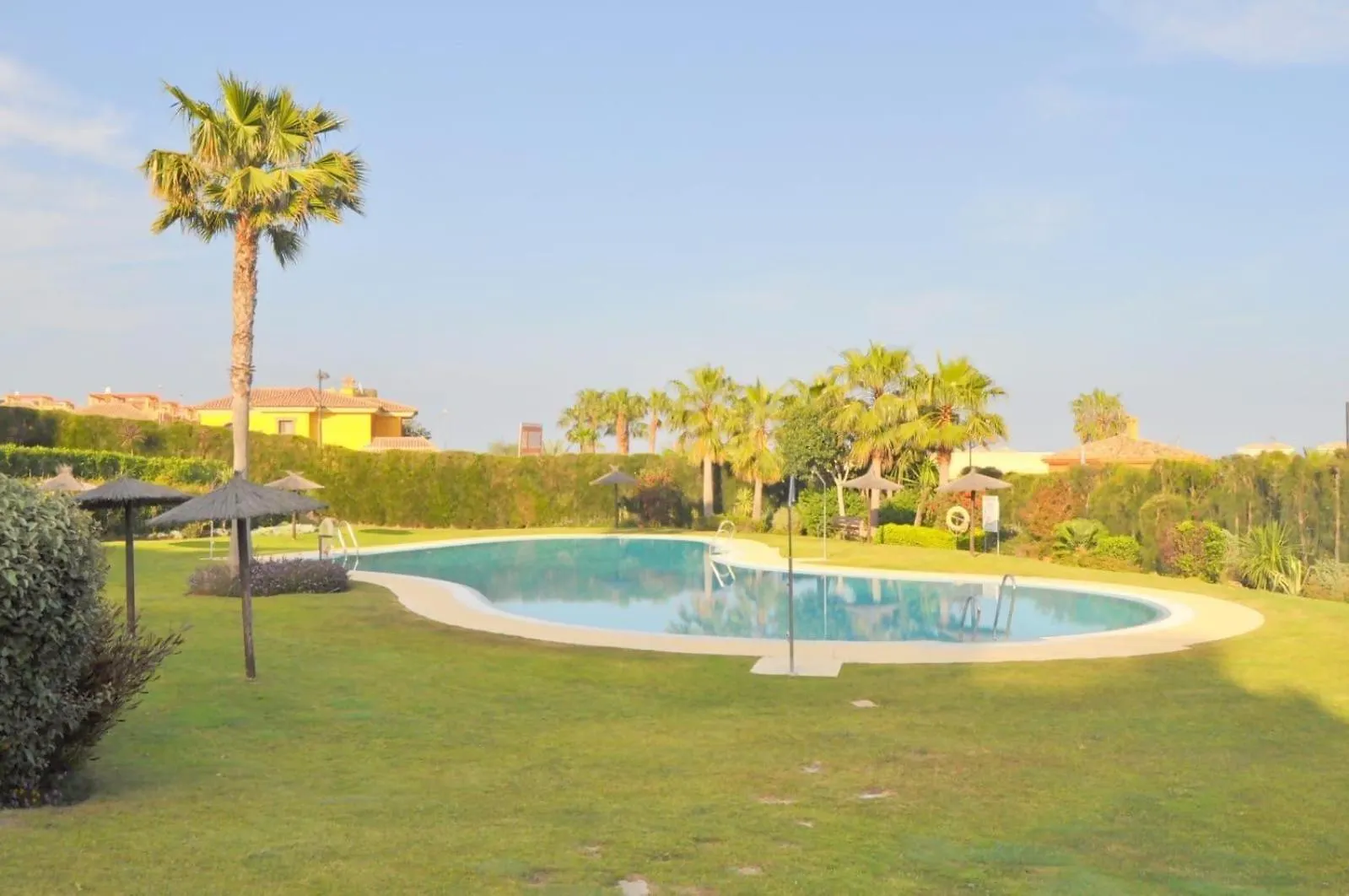 Bougainvillea Bay Estepona & Parking Apartment