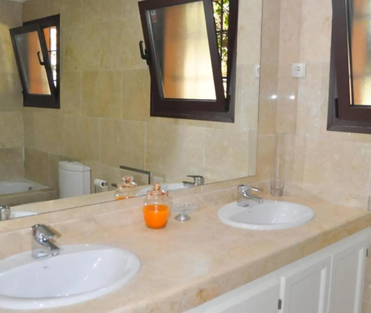Bougainvillea Bay Estepona & Parking Apartment